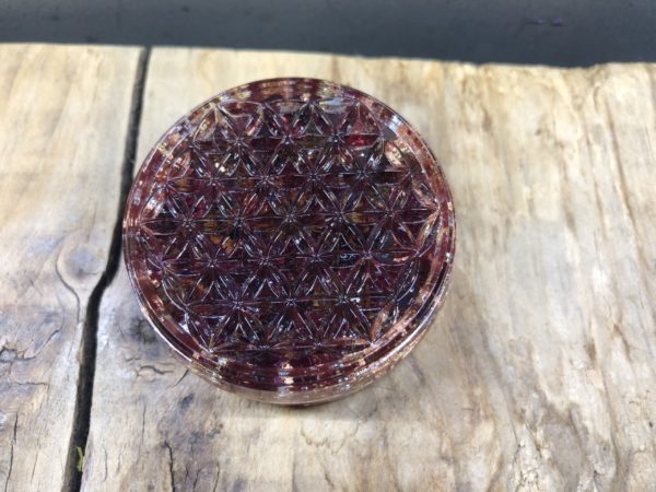 Fleur de vie mini Orgonite de 50mm de diamètre avec grenat