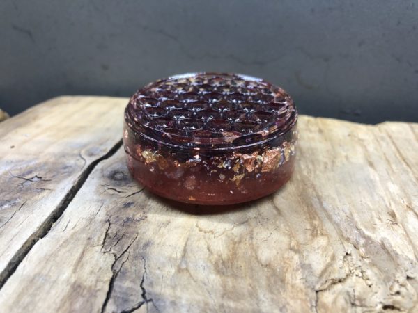 Fleur de vie mini Orgonite de 50mm de diamètre avec grenat