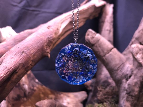 Pendentif orgonite Artisanal avec Cube de Métatron et Lapis-lazuli