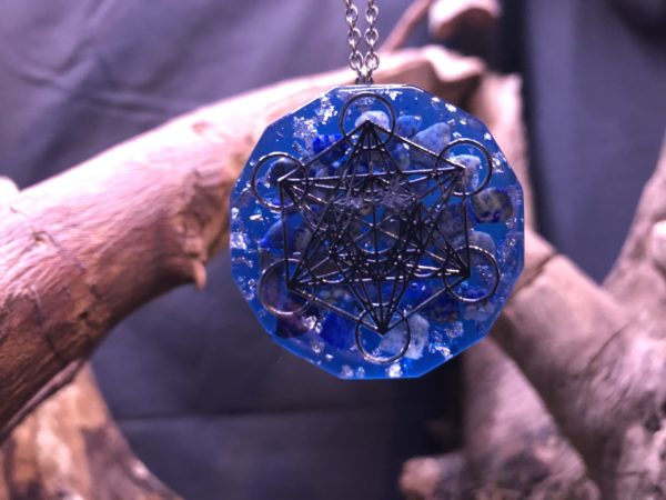 Pendentif orgonite Artisanal avec Cube de Métatron et Lapis-lazuli