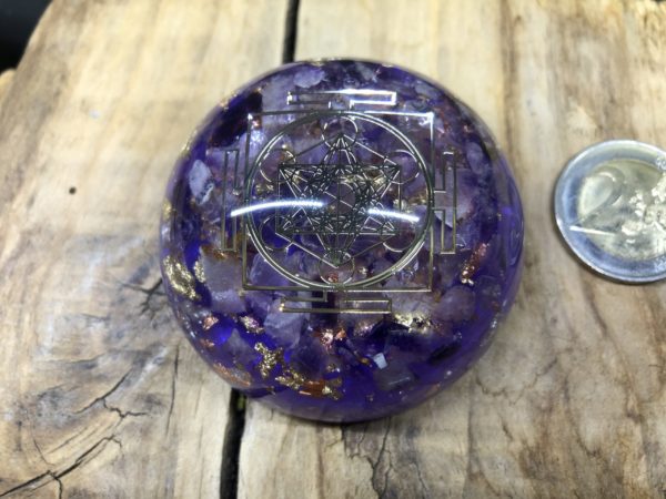 Orgonite demi sphère Améthyste et symbole du Cube de Métatron