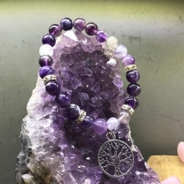 Bracelet élastique en Fluorite et Améthyste, avec un charmant arbre de vie