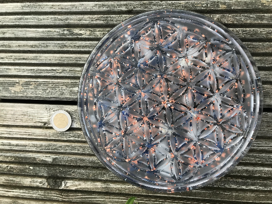 Orgonite fleur de vie 180mm de diamètre avec sodalite, cristal de roche, feuilles d'argent et cuivre
