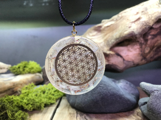 Pendentif orgonite fleur de vie - Minéraux et Cristaux