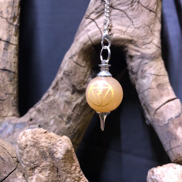 Pendule/ aventurine jaune/ avec le symbole du 3e chakra ' Manipura '