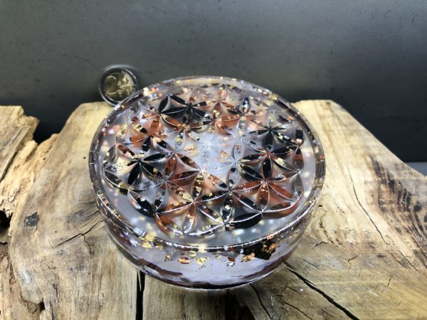 Orgonite fleur de vie 11cm avec Shungite/Jaspe rouge/Cristal de roche